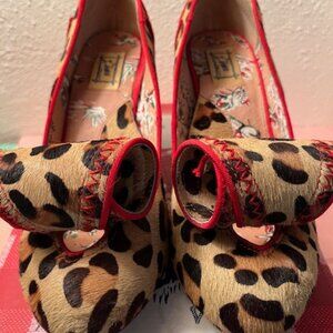 Miss L-Fire leopard pumps